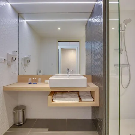 Hotel Brit Confort 3*
